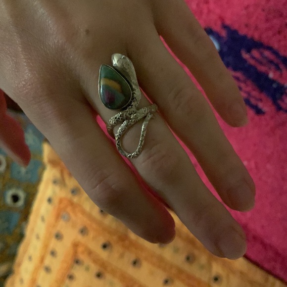 925s Angel Aura Quartz Arrowhead Earrings & Snake Ring - Picture 11 of 17